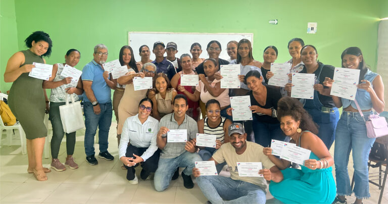 Arroyohondo se proyecta al futuro: Emprendedores se certifican en Gestión de Negocios