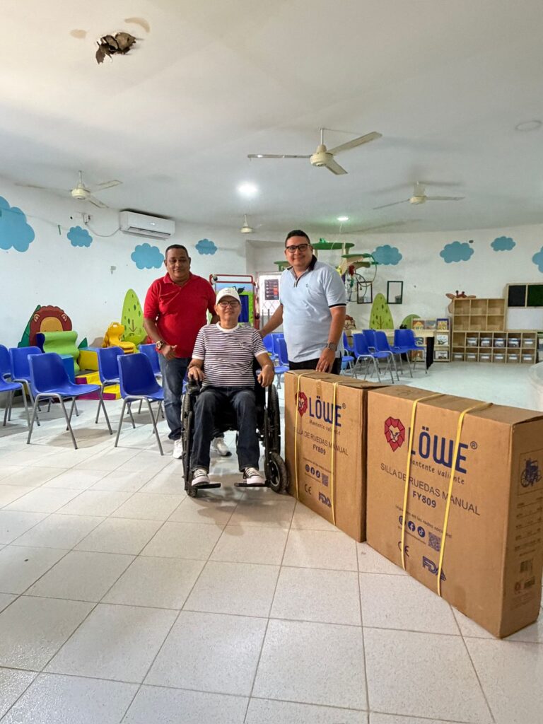 Emprendedores en situación de discapacidad del municipio de San Jacinto reciben silla de rueda para mejorar su calidad de vidad